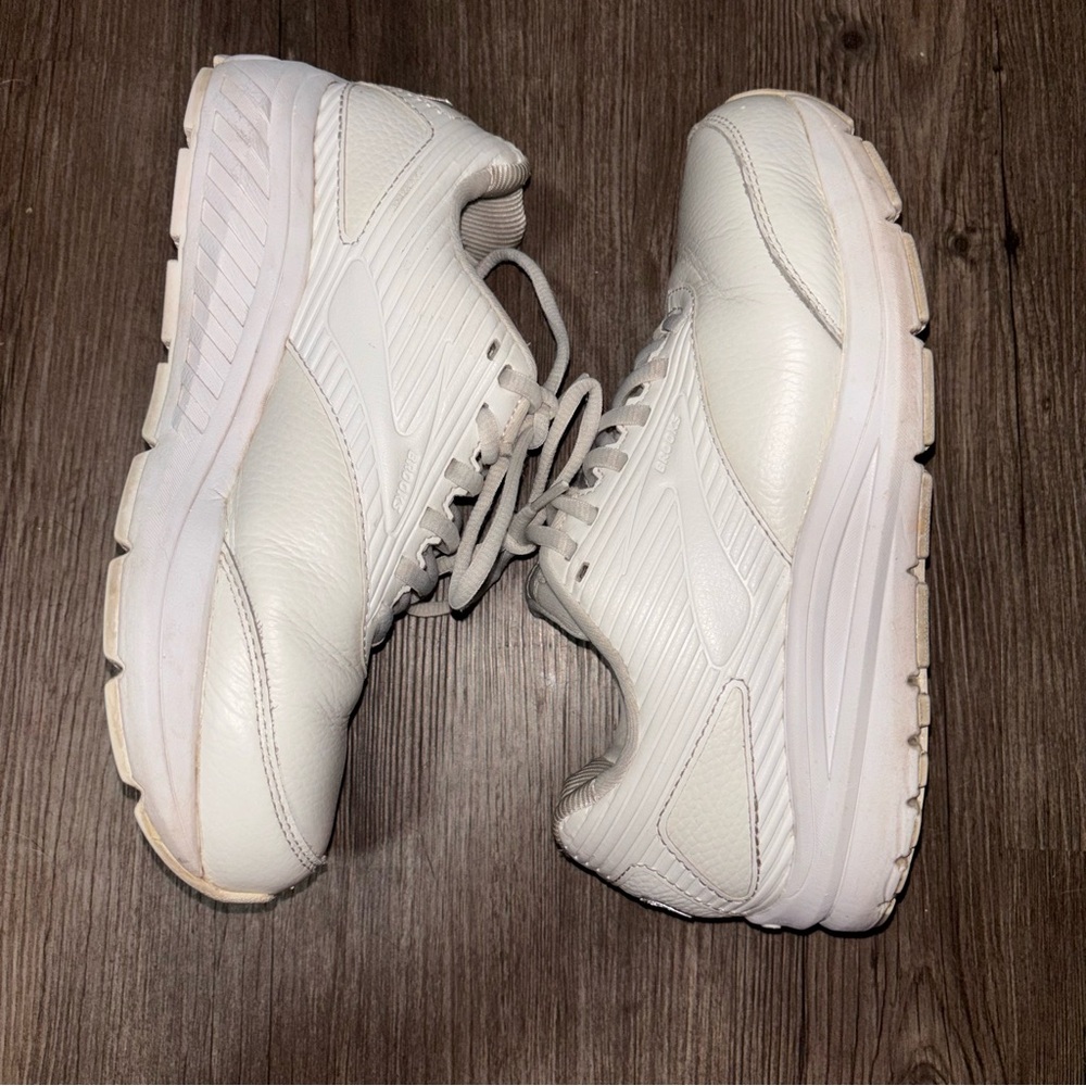Brooks Addiction Walker 2 White- Size 7 - Picture 2 of 7